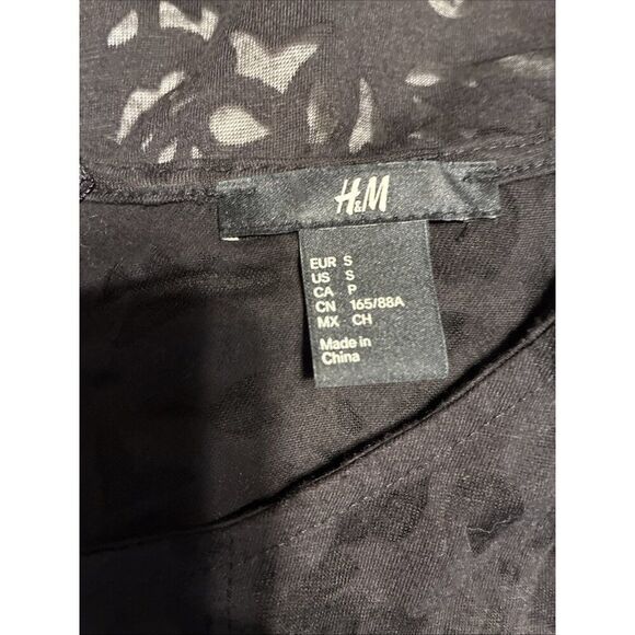 H&M Women’s Solid Black Sheer Flowy Round Neck Tank Top Small - Picture 3 of 5